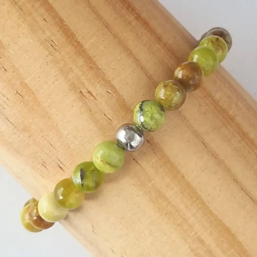 bracelet opale verte 6mm zoom sur les pierres naturelles