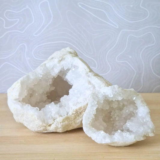 Géode cristal de roche ouverte 10 à 12cm 712g