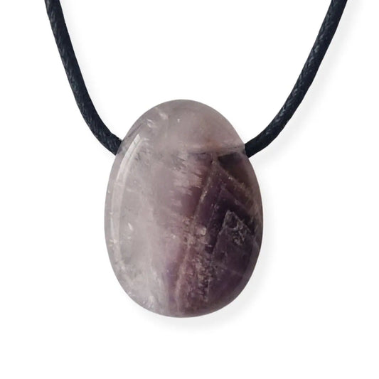 Pendentif améthyste pierre percée naturelle porté avec cordon