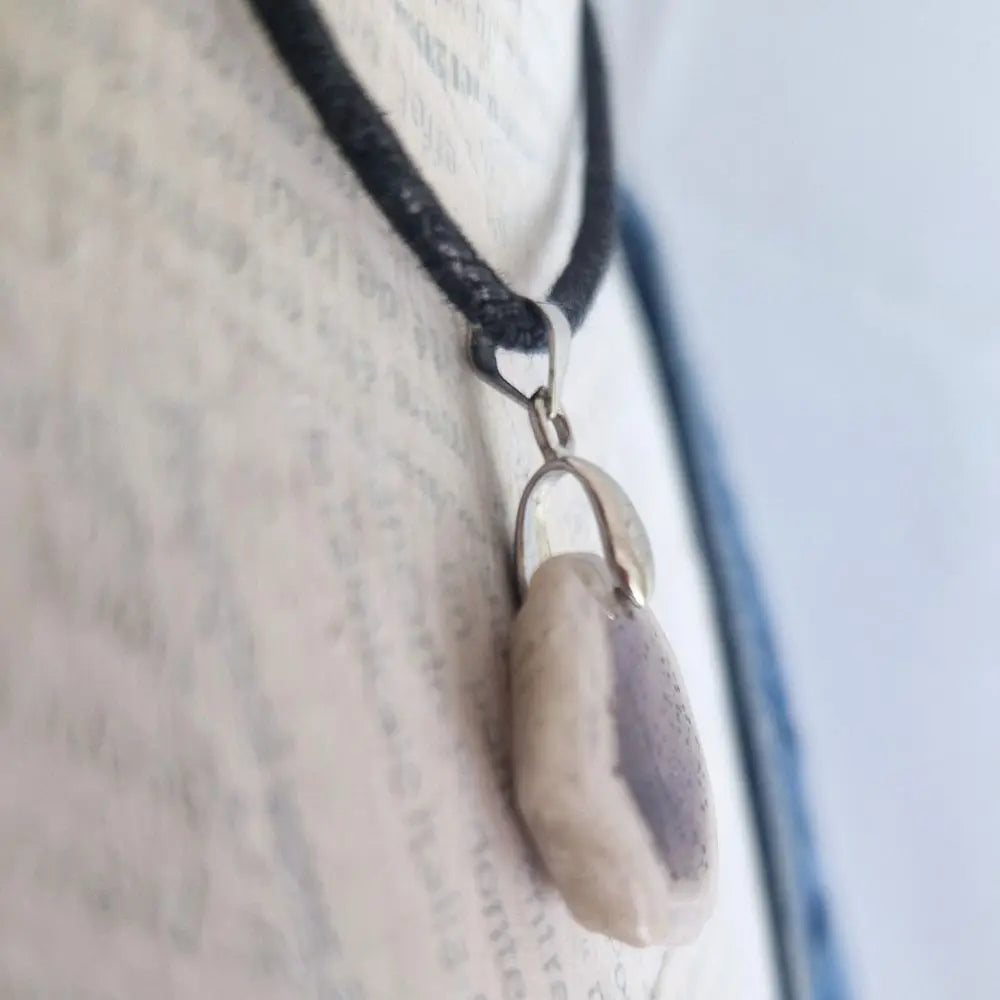 pendentif cacoxenite en tranche profil