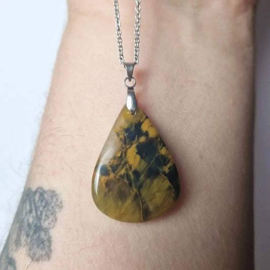 Pendentif cabochon Nellite 1 sur peau