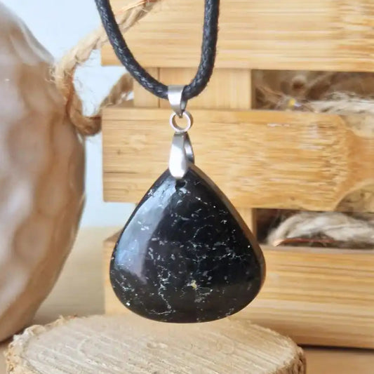 pendentif tourmaline noire triangle