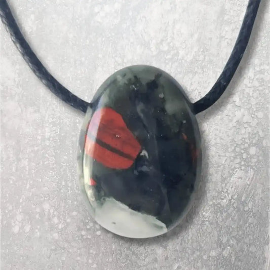 pendentif jaspe héliotrope pierre percée