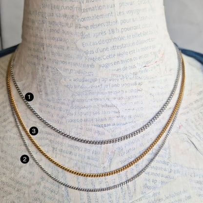 Chaine pour cou maille gourmette en acier inoxydable 304 couleur argent ou dorée , sur mannequin  - longeur 45 cm
