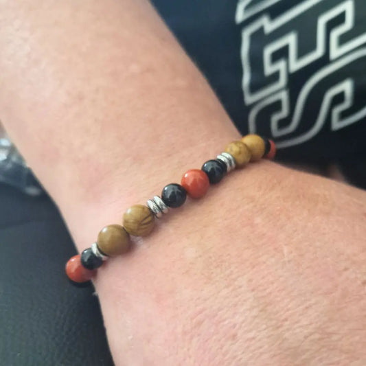 bracelet homme ancrage, jaspe rouge, jaspe bois, tourmaline noire, onyx mat porté