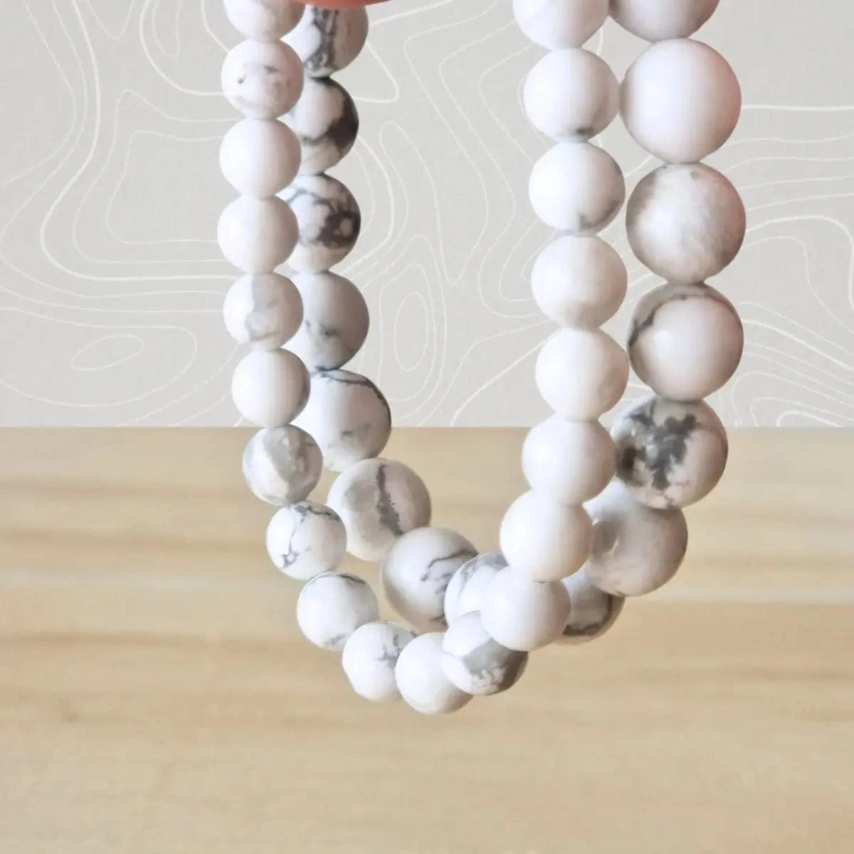 Bracelet Howlite Naturelle 8mm – Avec Pendentif Lune – Lithothérapie – Blanc – Neuf