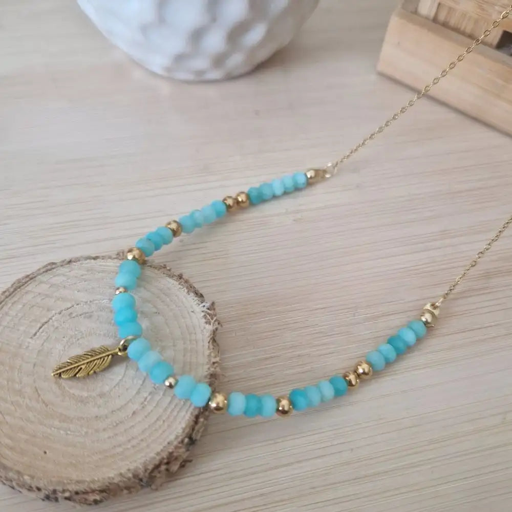 Collier amazonite bleu-vert avec charm plume