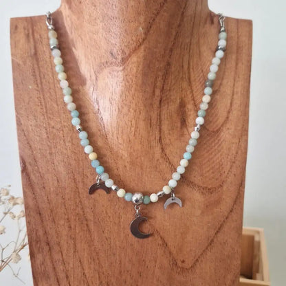Collier en perles amazonite multicolore6 mm et breloque lune
