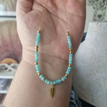 Collier amazonite bohème avec plume laiton