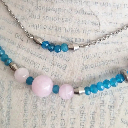Collier apatite bleue avec perles de kunzite et acier inoxydable 304 Zoom