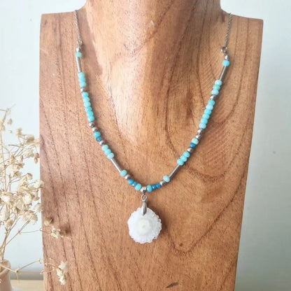 Collier avec pendentif en quart solaire, et perles facettées amazonite et apatite