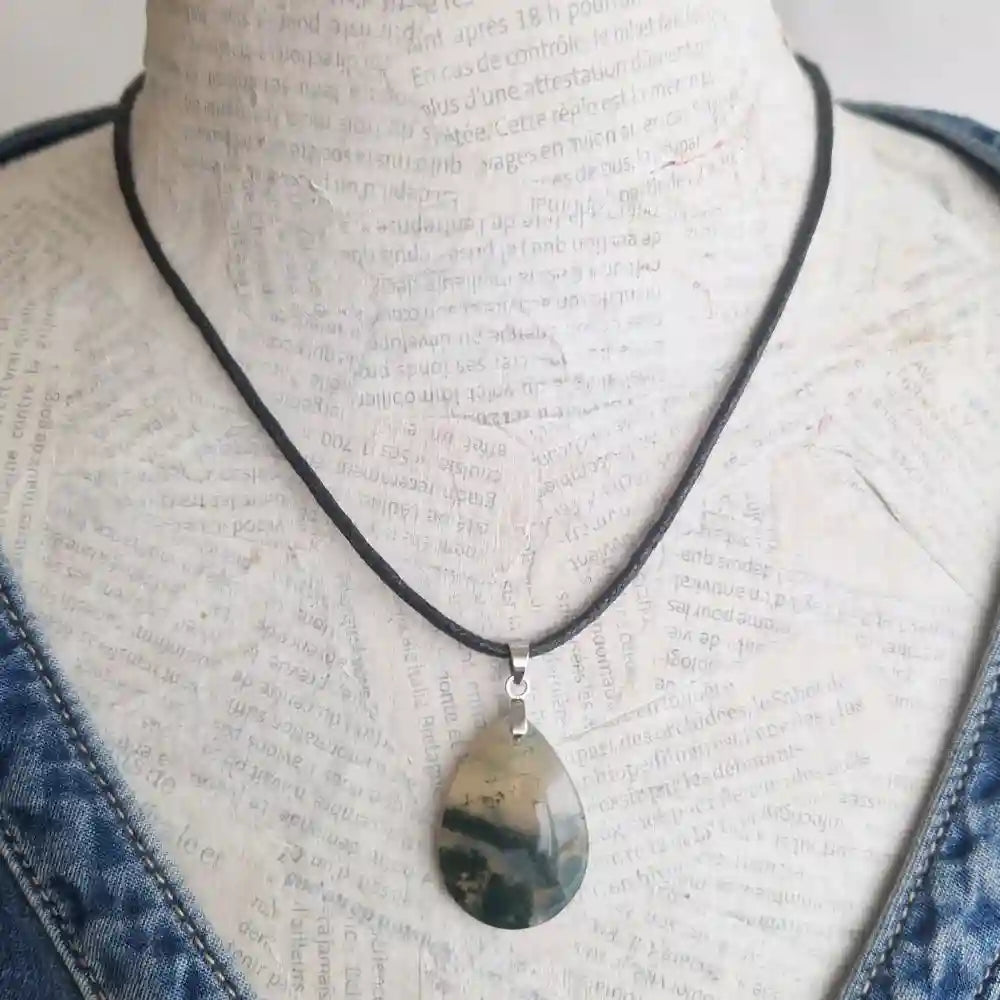 Pendentif agate mousse porté