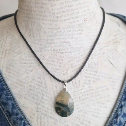 Pendentif agate mousse porté