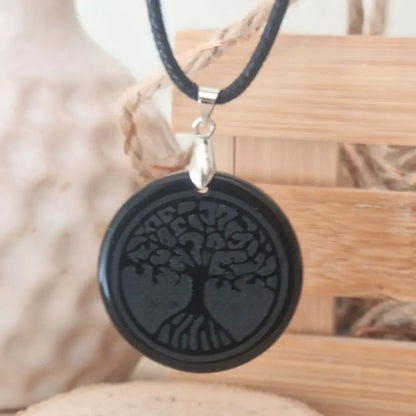 pendentif arbre de vie grave obsidienne noire presentation