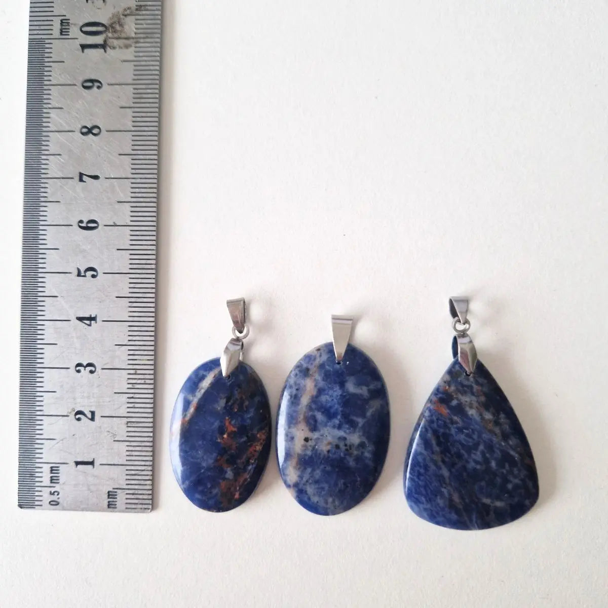 Pendentif cabochon sodalite afin de voir les tailles 