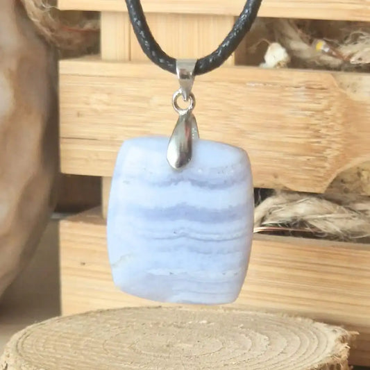 Pendentif calcédoine bleue cabochon