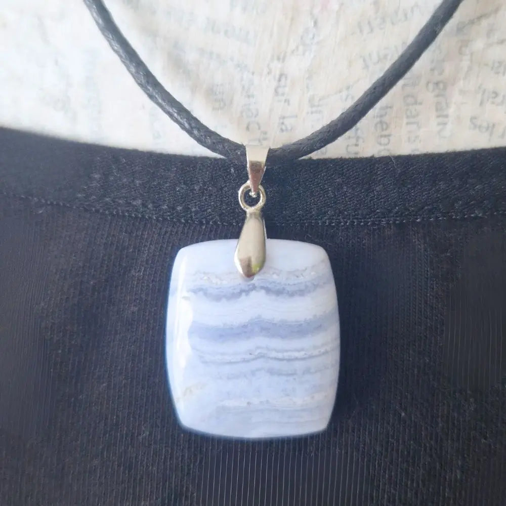 Pendentif calcédoine bleue zoom