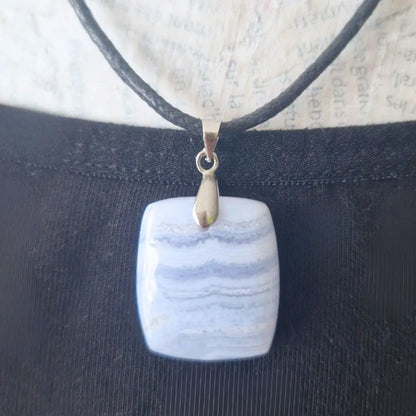 Pendentif calcédoine bleue zoom