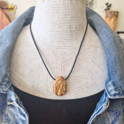 Pendentif jaspe paysage percé porté avec cordon