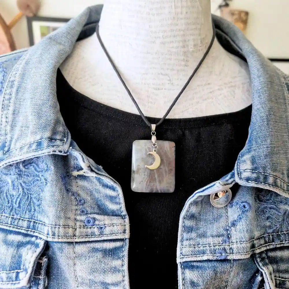 Pendentif Labradorite violette - Charms  Lune