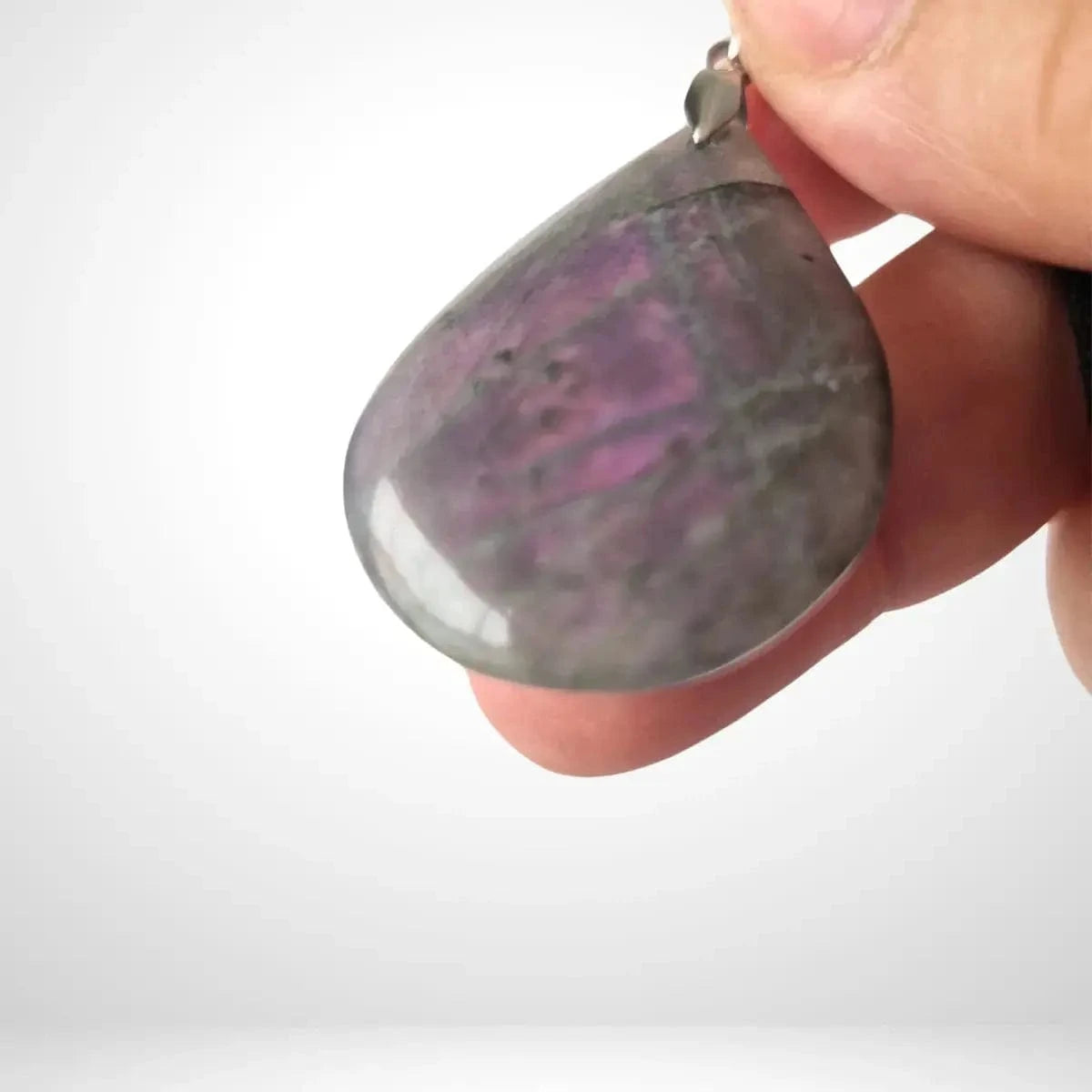 Pendentif labradorite violette forme goutte reflet