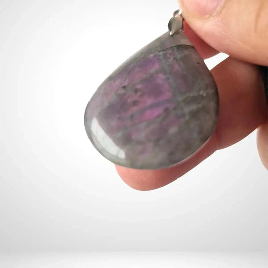 Pendentif labradorite violette forme goutte reflet