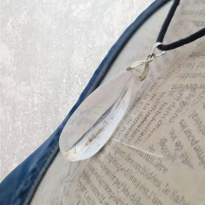 Pendentif Lodolite inclusion rouge  - quartz chamane de profil 