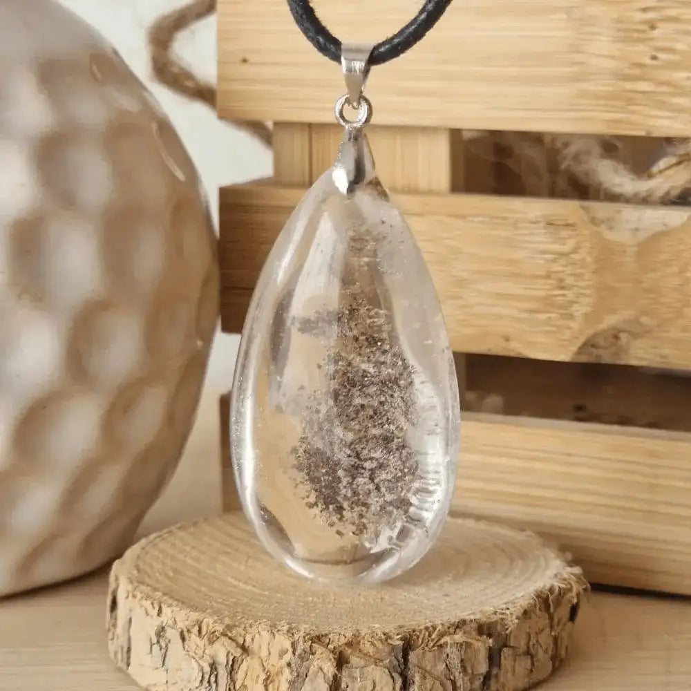 pendentif lodolite inclusion rouge en forme de goutte