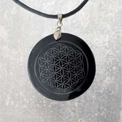 pendentif obsidienne noire fleur de vie gravée  Zoom