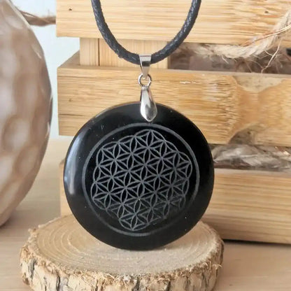 pendentif obsidienne noire fleur de vie gravée 