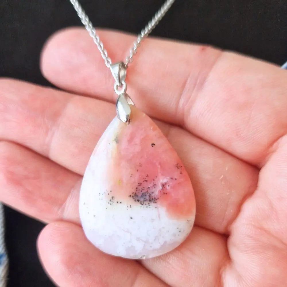 pendentif opale rose 1 main