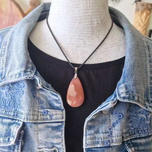 pendentif opale rose 3 mannequin