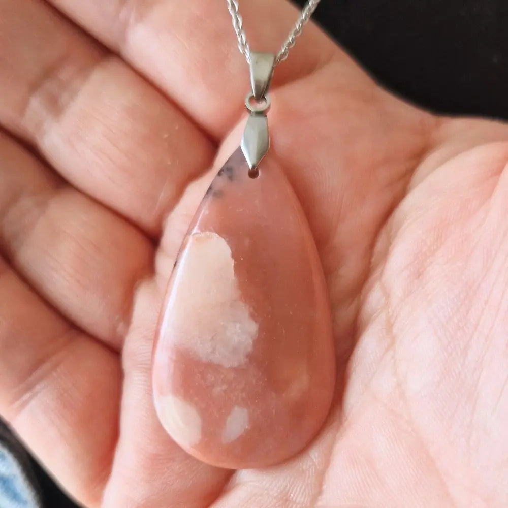 pendentif opale rose numéro 3 zoom