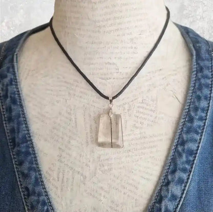 pendentif quartz tourmaline 1 sur mannequin