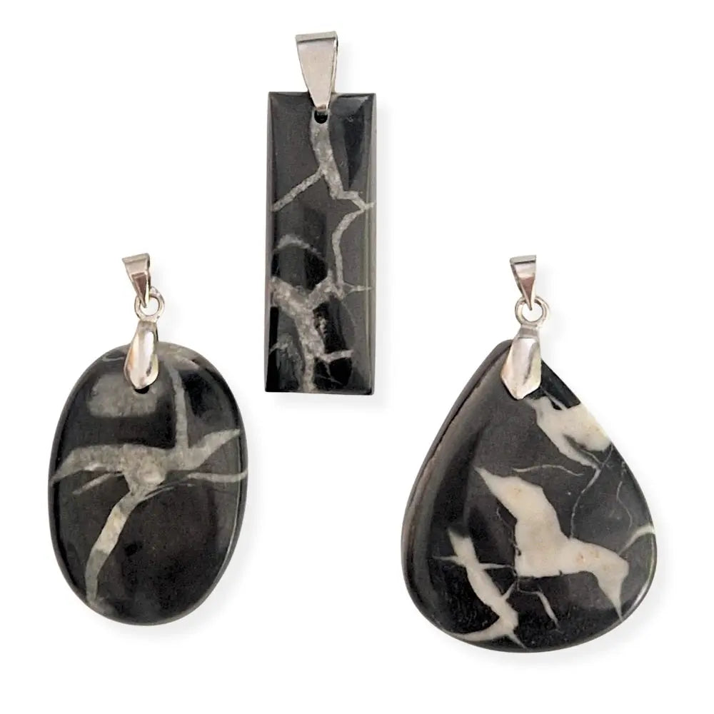Pendentif Septaria Noire – Stabilité & Force Intérieure