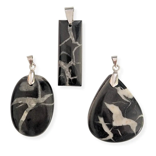 Pendentif Septaria Noire – Stabilité & Force Intérieure