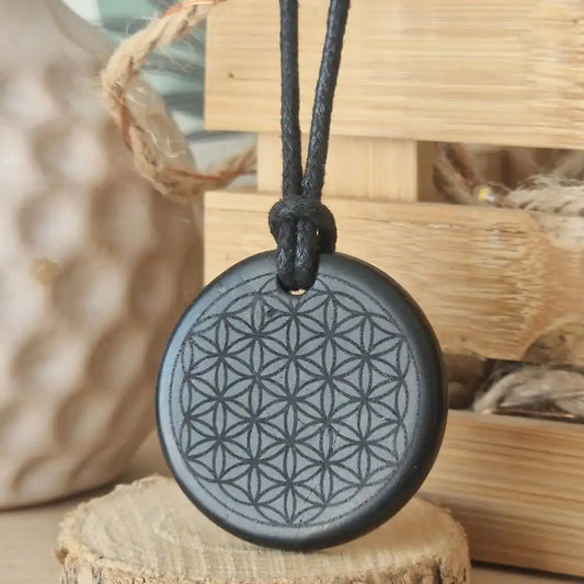 Pendentif shungite fleur de vie avec cordon