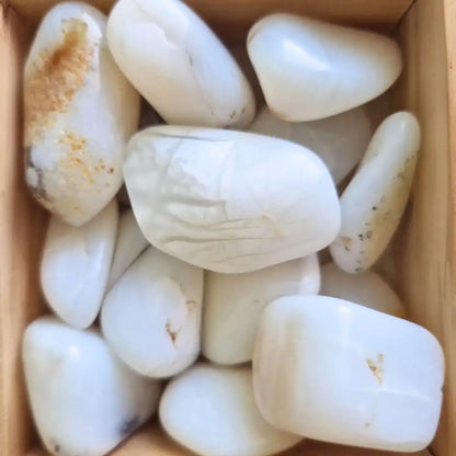 Pierre roulée opale blanche zoom