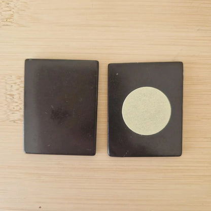 Plaque de shungite rectangle  pour téléphone portable. 