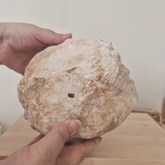 Géode cristal de roche 2770 g video