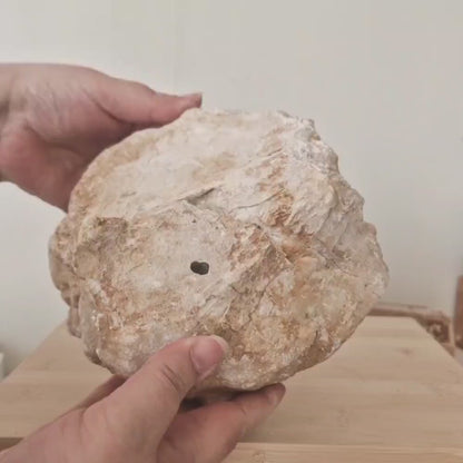 Géode cristal de roche 2770 g video